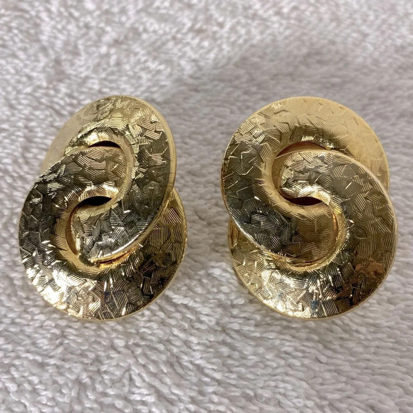Vintage Gold Tone Textured Knots Clip On Earrings - Picture 3 of 7